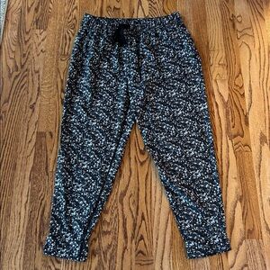Lululemon Jet Crop Black and White Pants 6